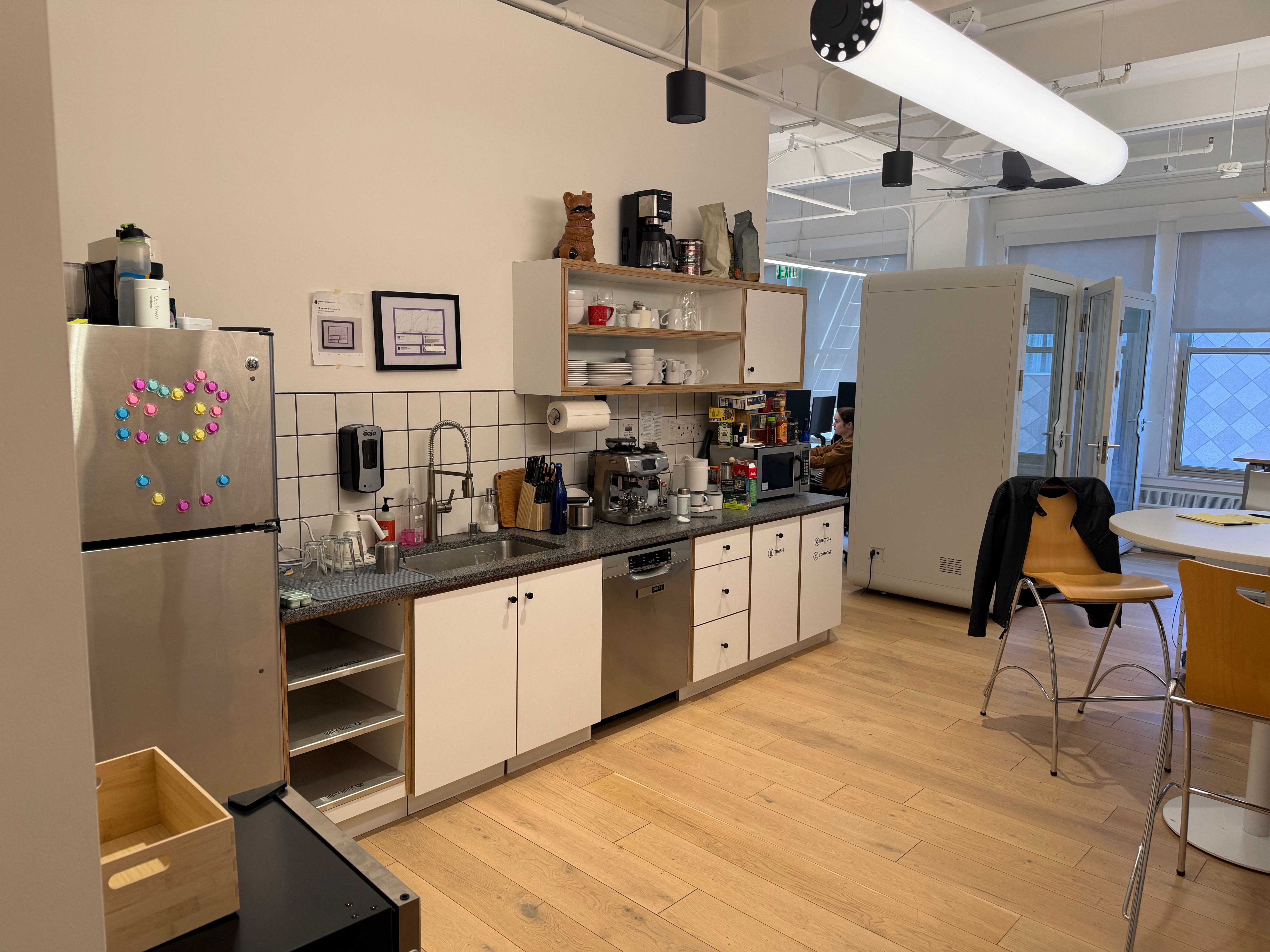 Fully furnished ("turnkey"), great WiFi, bright sublet