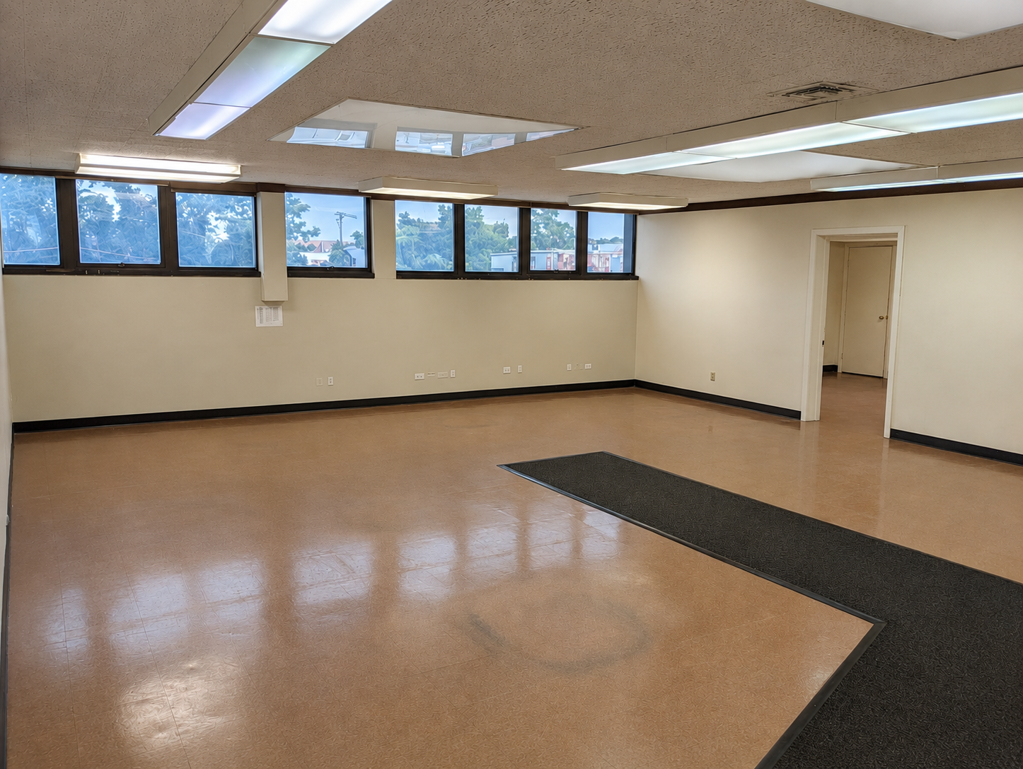 Inviting Open Space with Kitchen in Cambridge