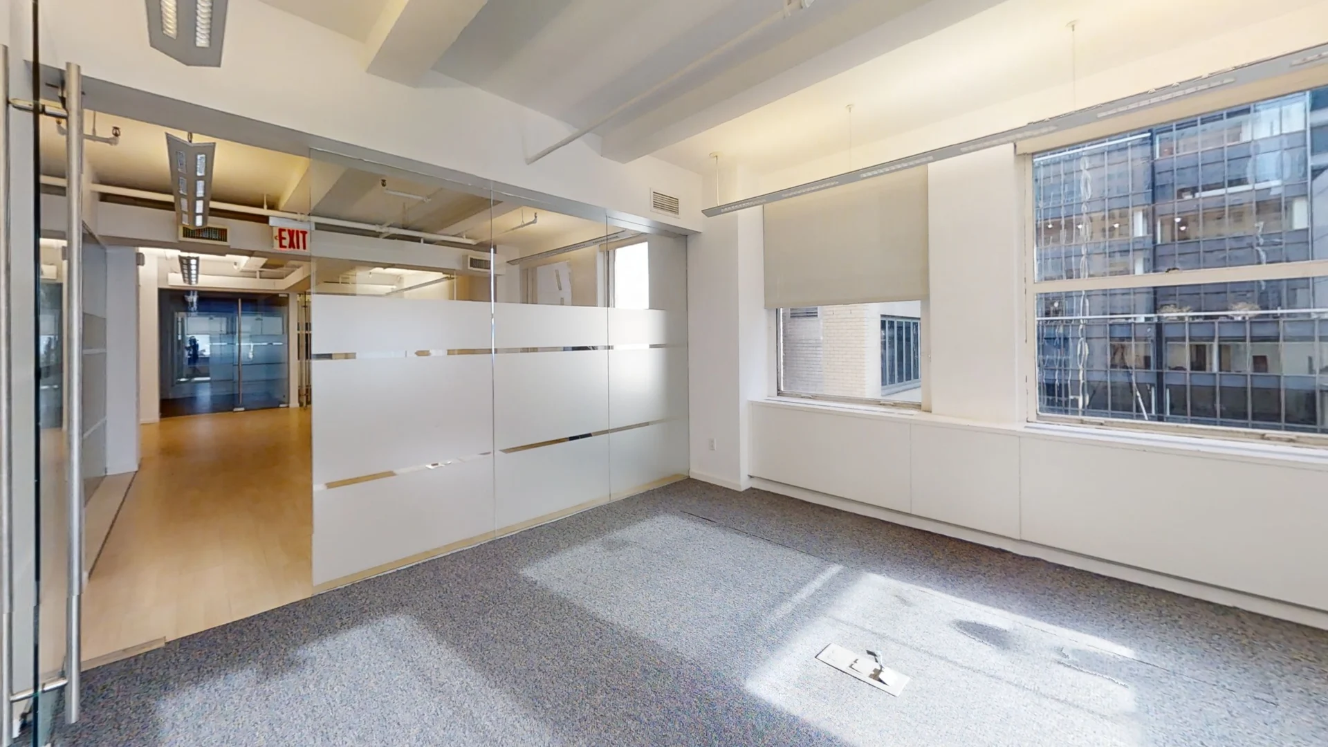 Versatile Office Space with Customizable Layout