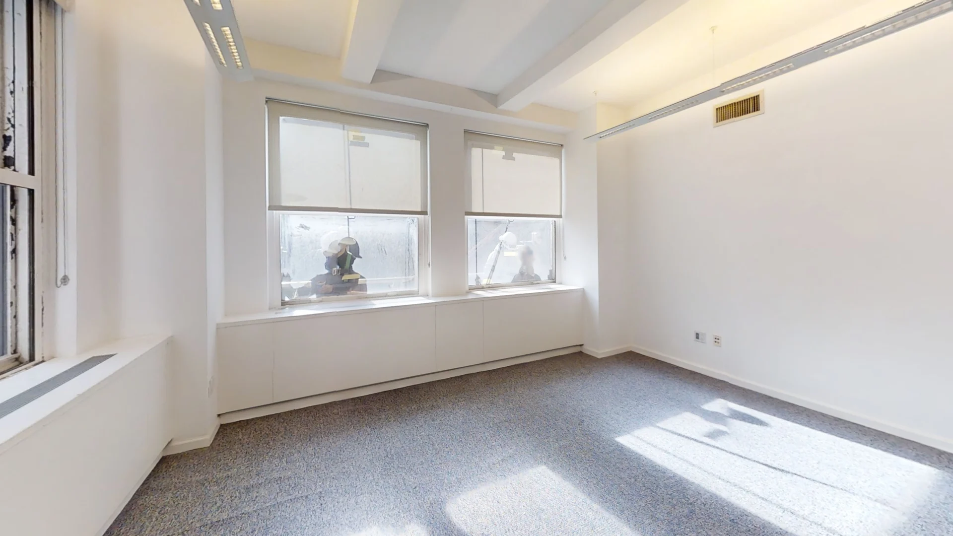 Versatile Office Space with Customizable Layout