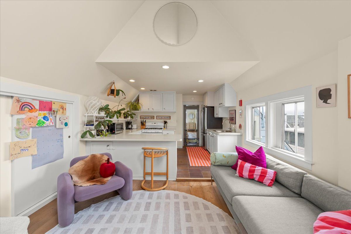 Bright and Inviting Pacific Heights Office Space