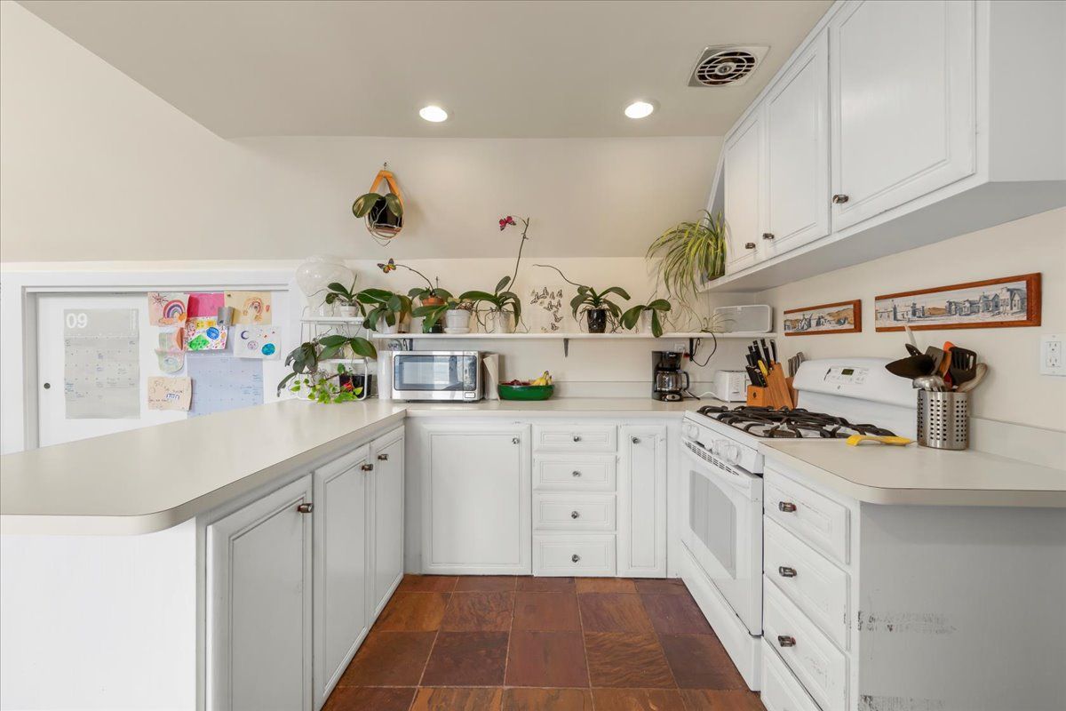 Bright and Inviting Pacific Heights Office Space