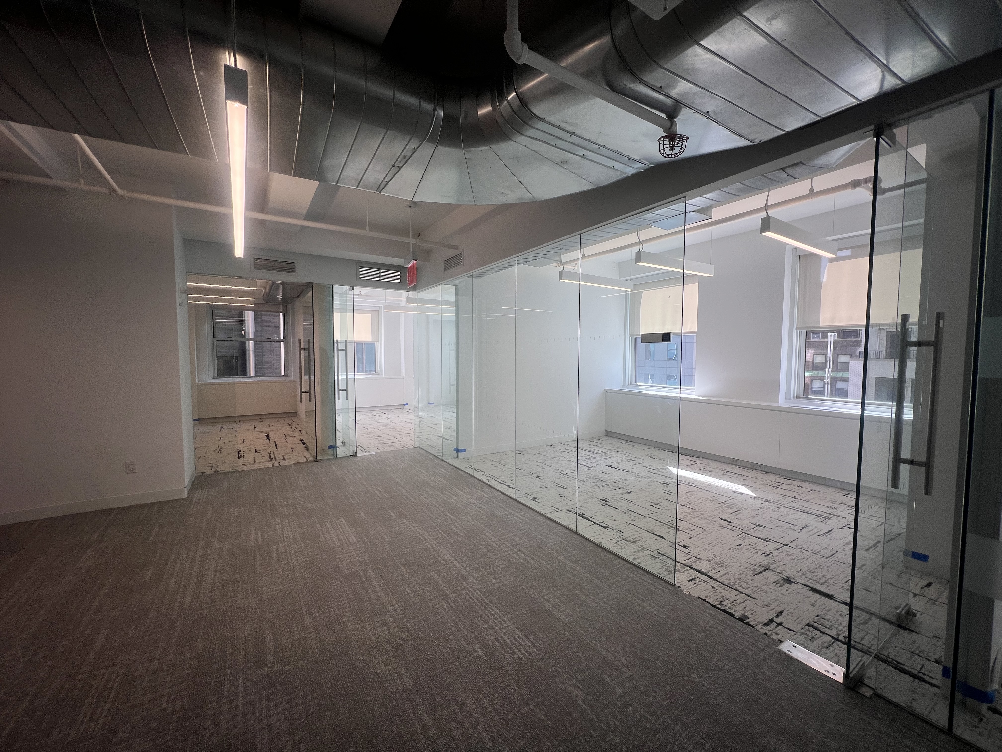 High-Floor Office in Midtown with 24/7 Access