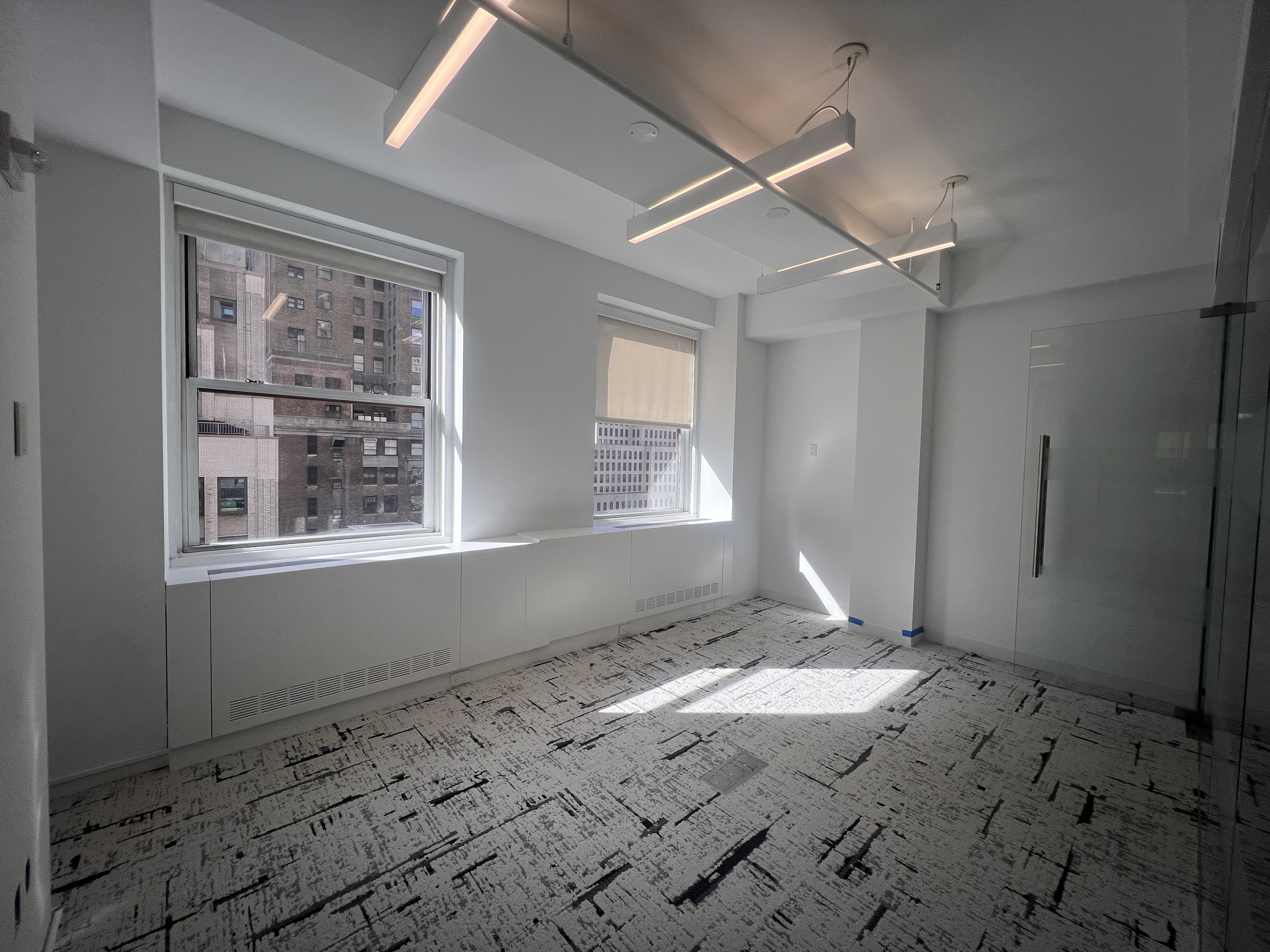 High-Floor Office in Midtown with 24/7 Access