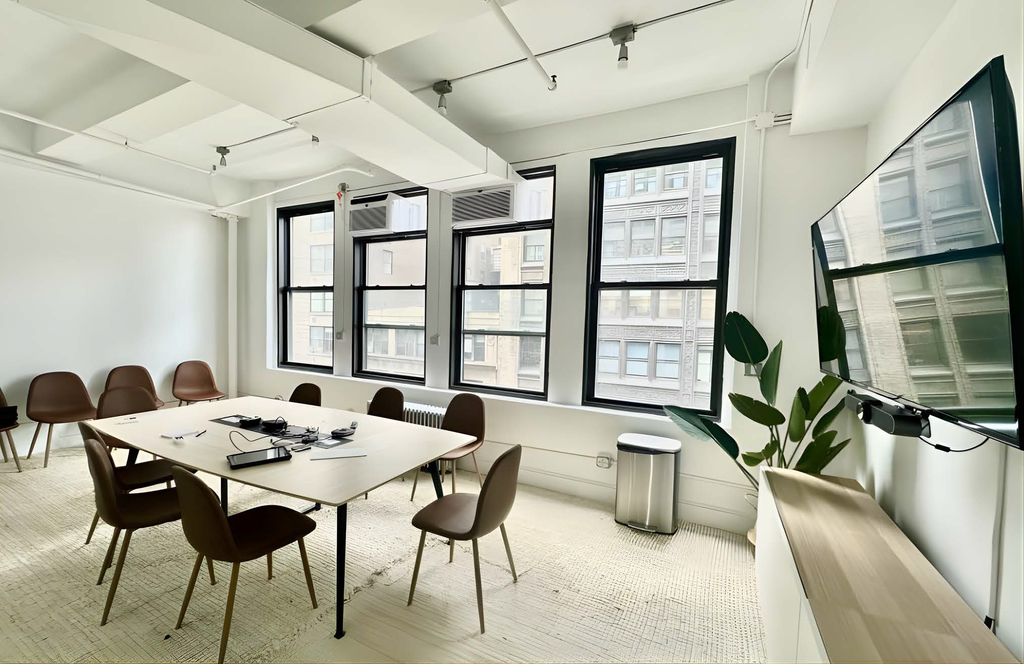 Bright Modern Chelsea Office with Essential Amenities