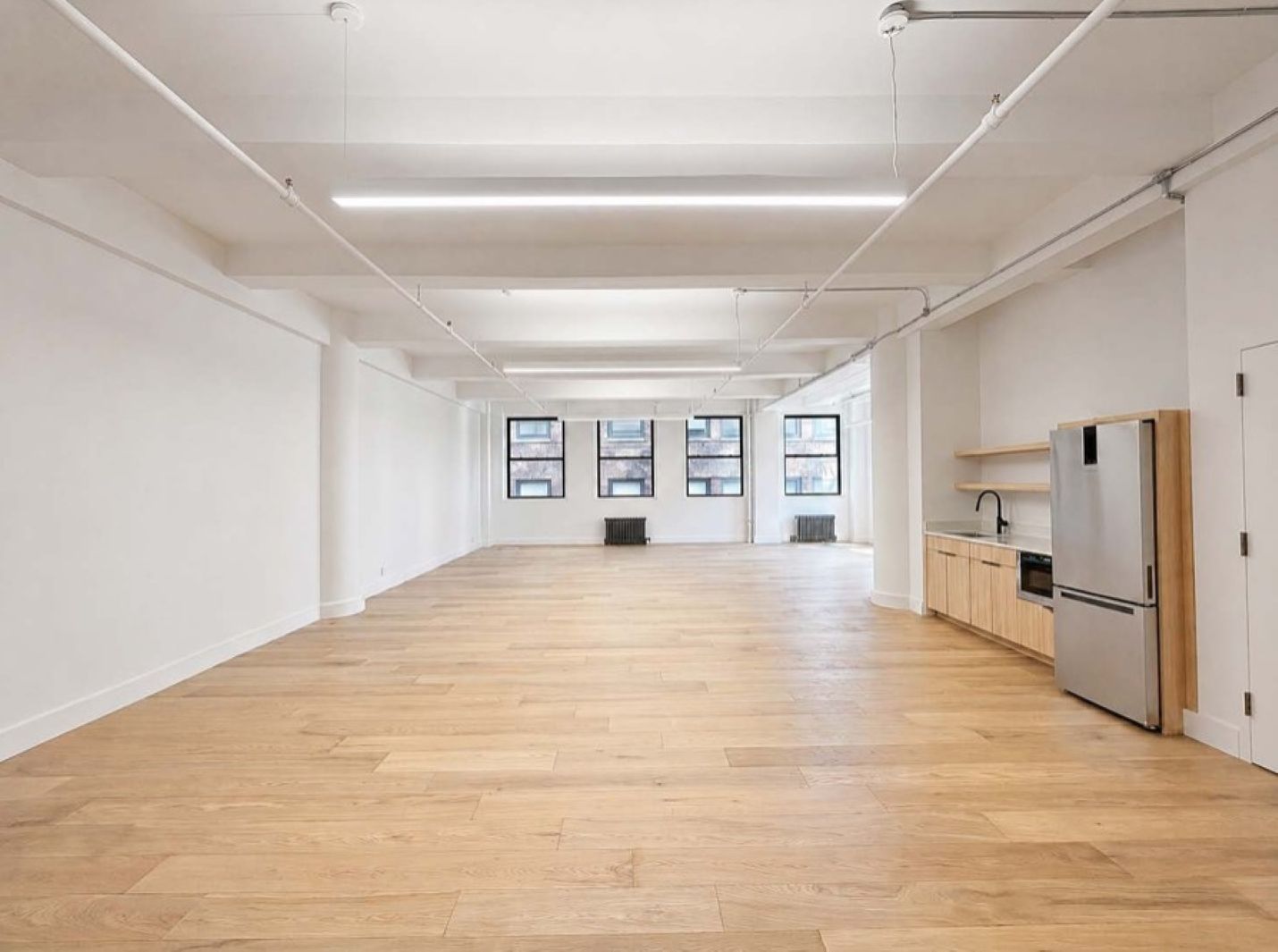 Bright Chelsea Office with Modern Amenities