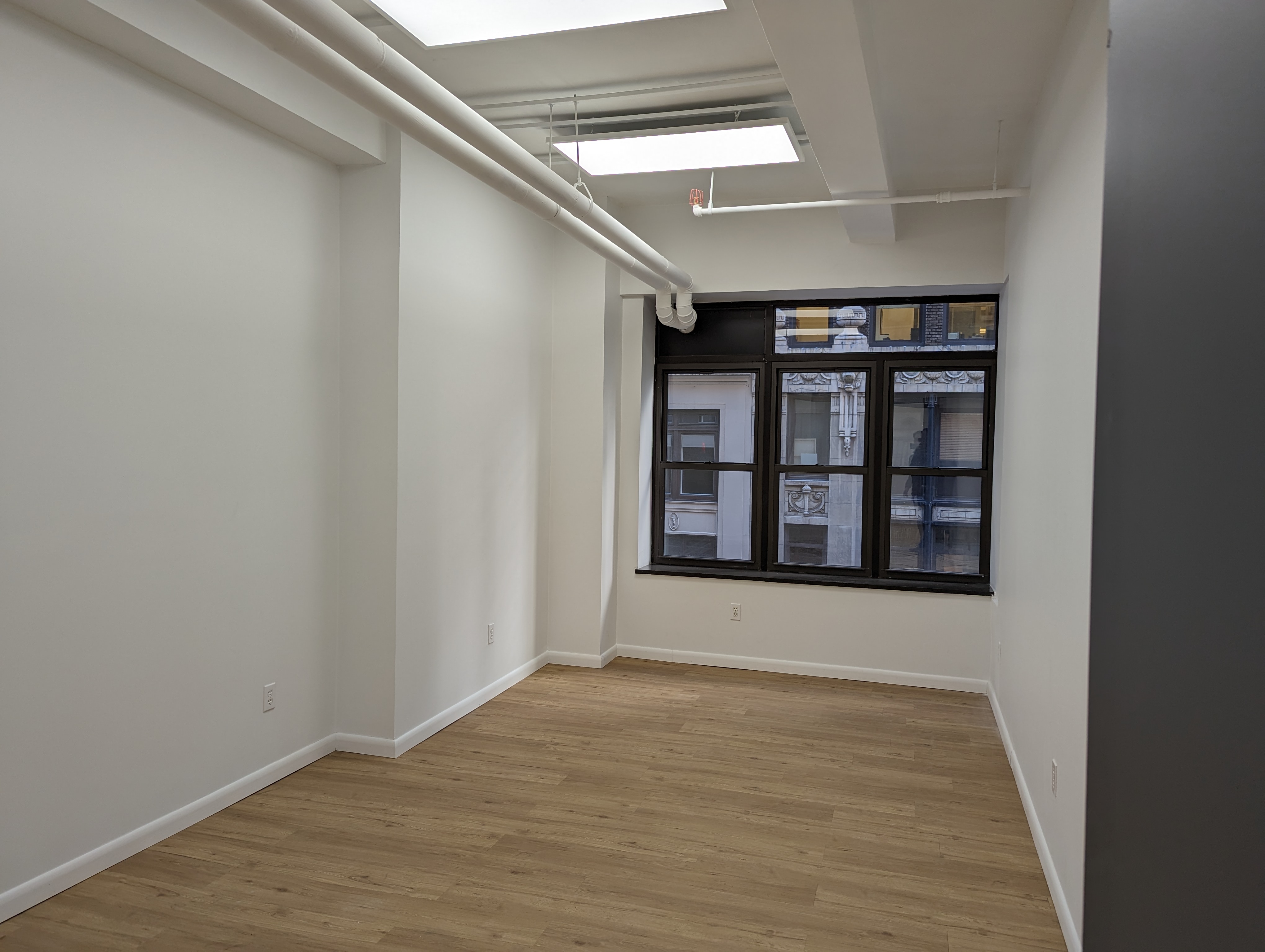 Bright Office Space in Midtown Manhattan
