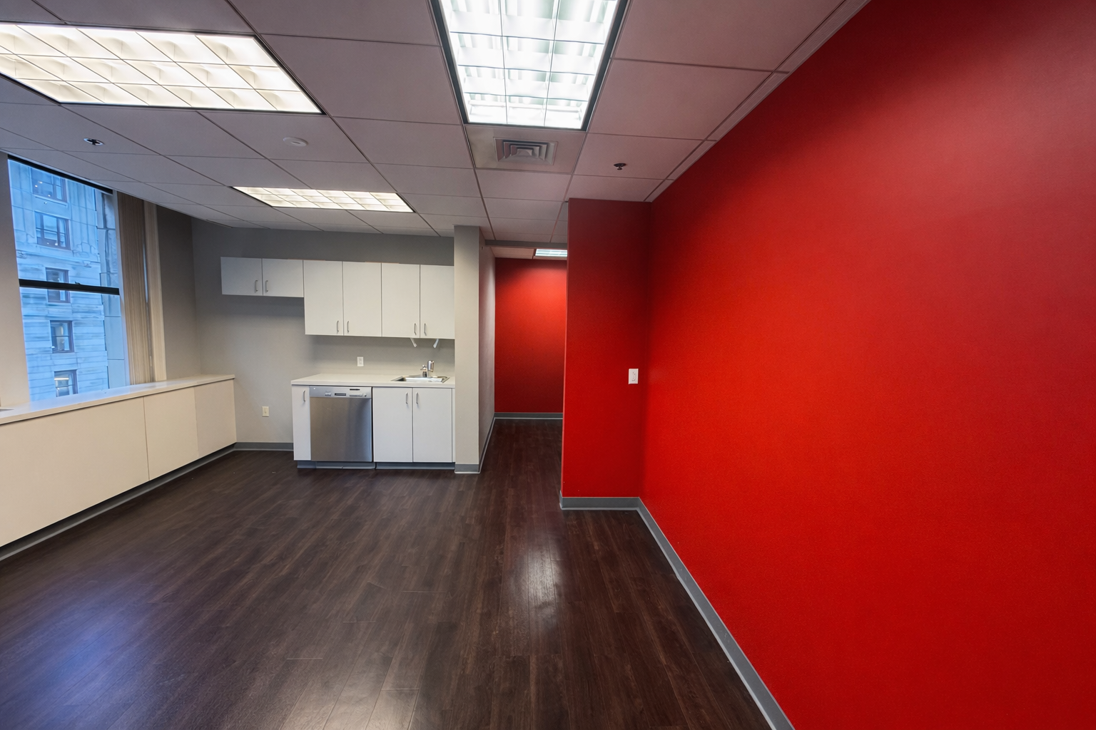 Dynamic Downtown Boston Office with Creative Accents