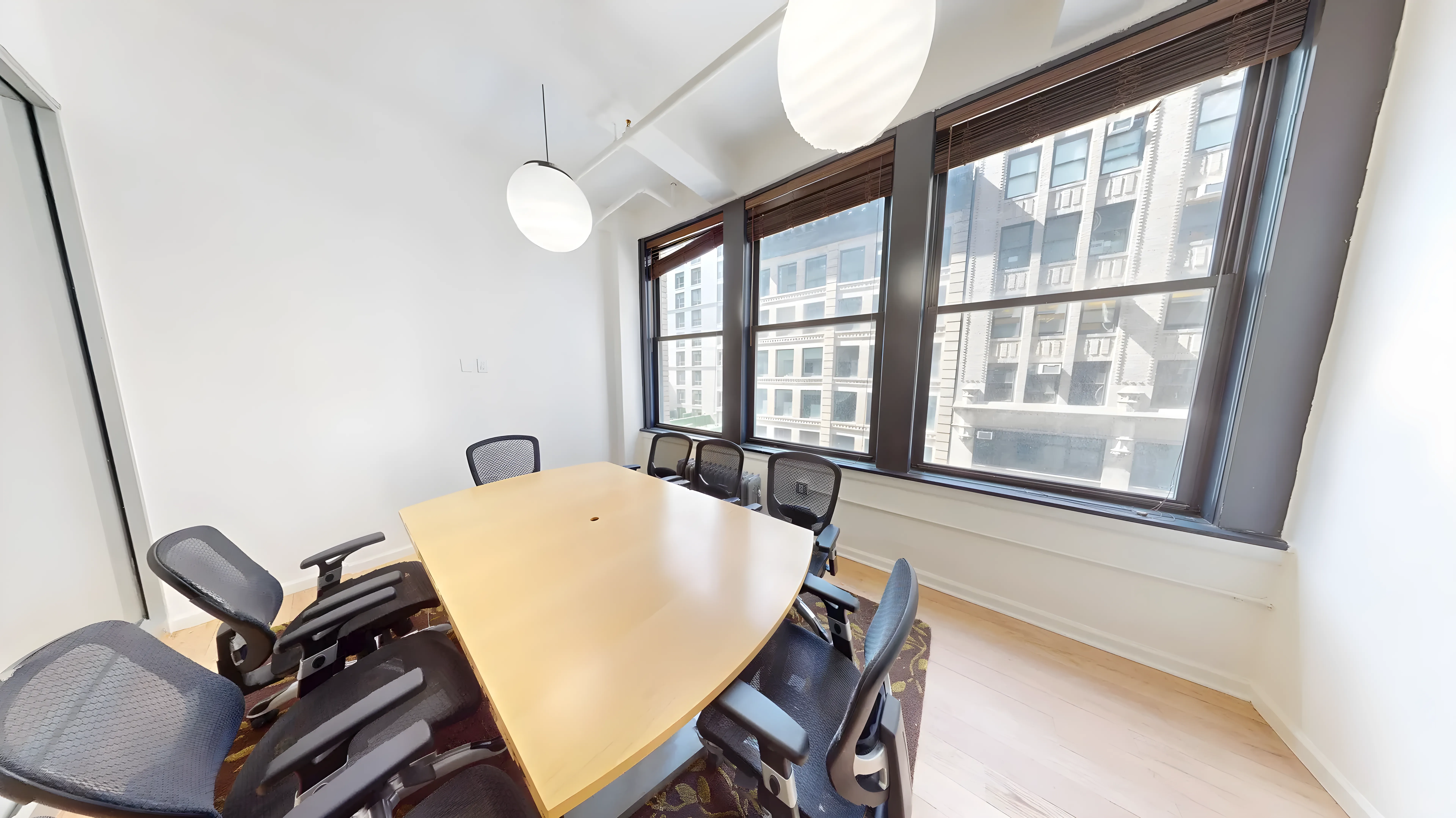 Bright Move-In-Ready Nomad Office