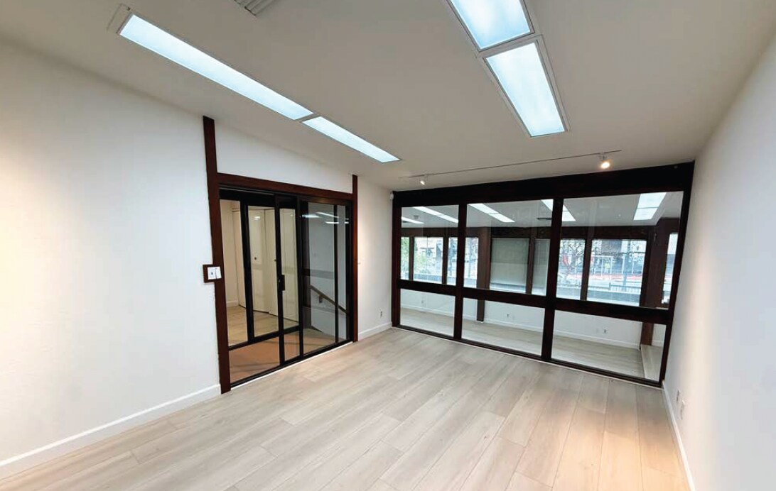 Elegant Office with High Ceilings in Pacific Heights