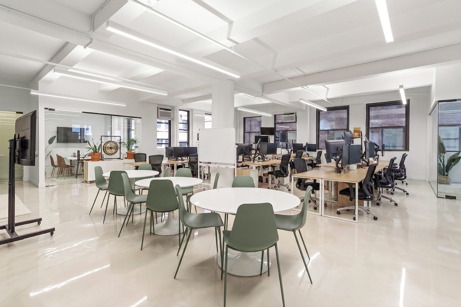 Bright Chelsea Office with Modern Amenities
