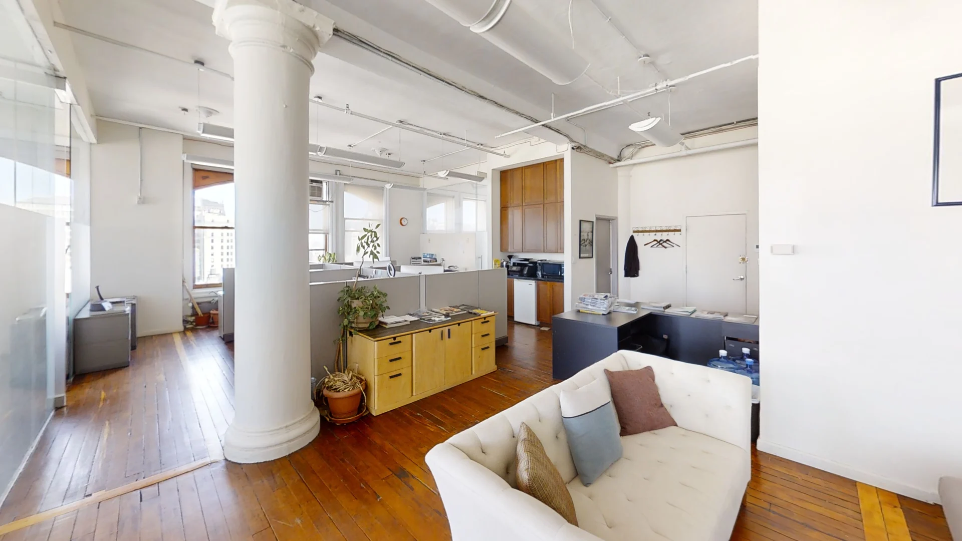 Dedicated Desks in Bright Flatiron Office 
