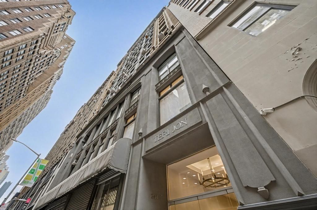 Bright Modern Office in Garment District