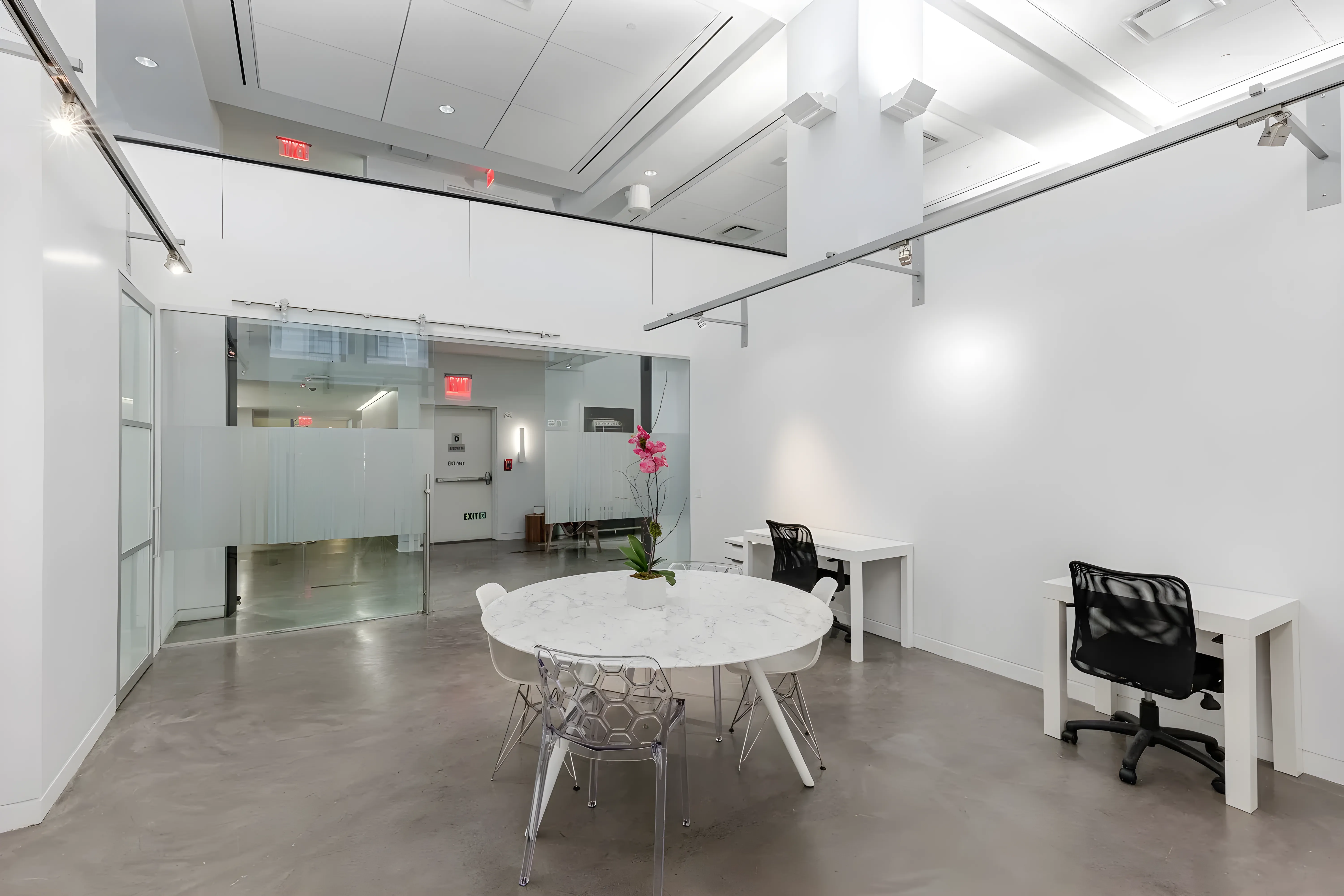 Bright Office with Natural Light in NYC