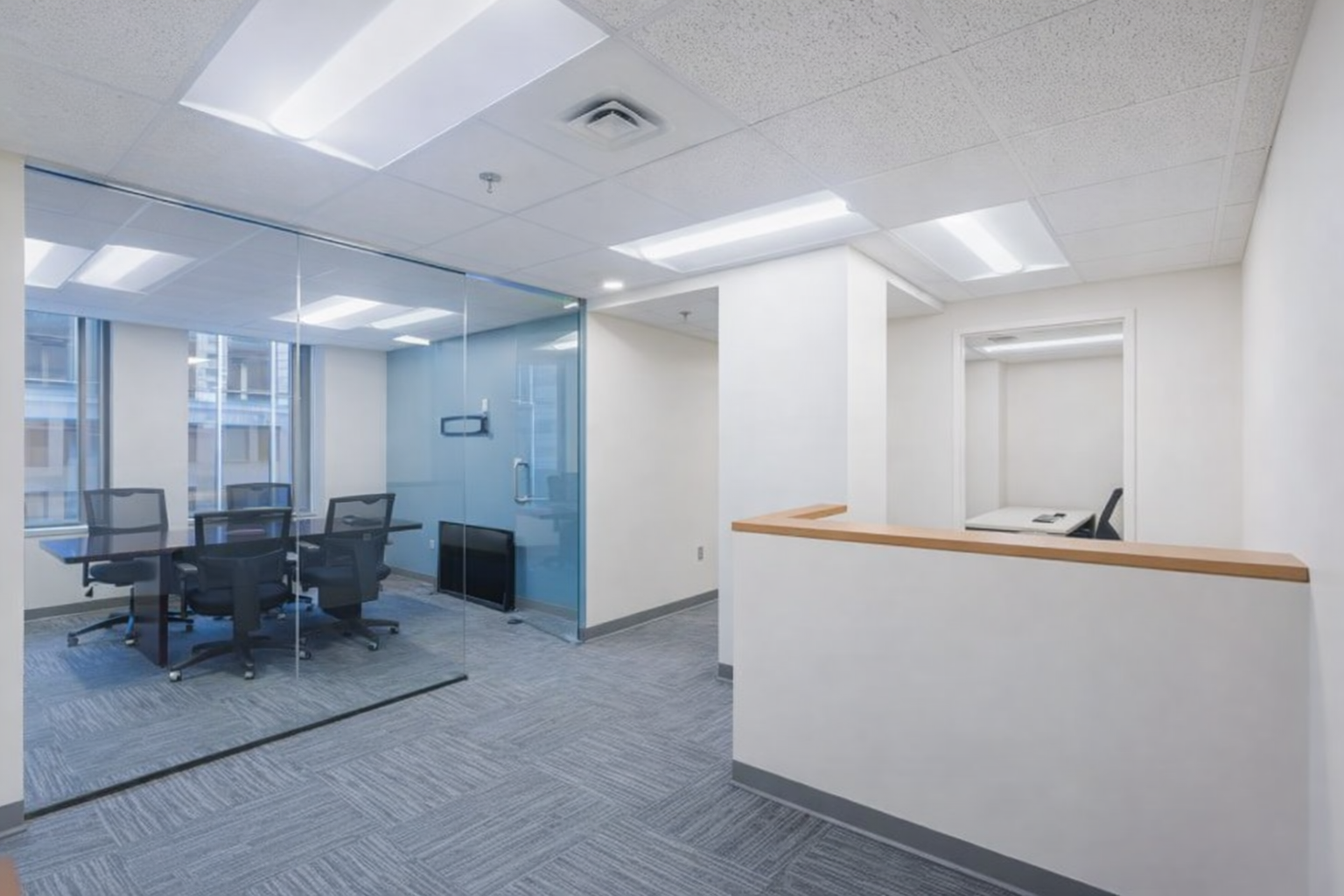 Modern Workspace with Natural Light in Downtown Boston