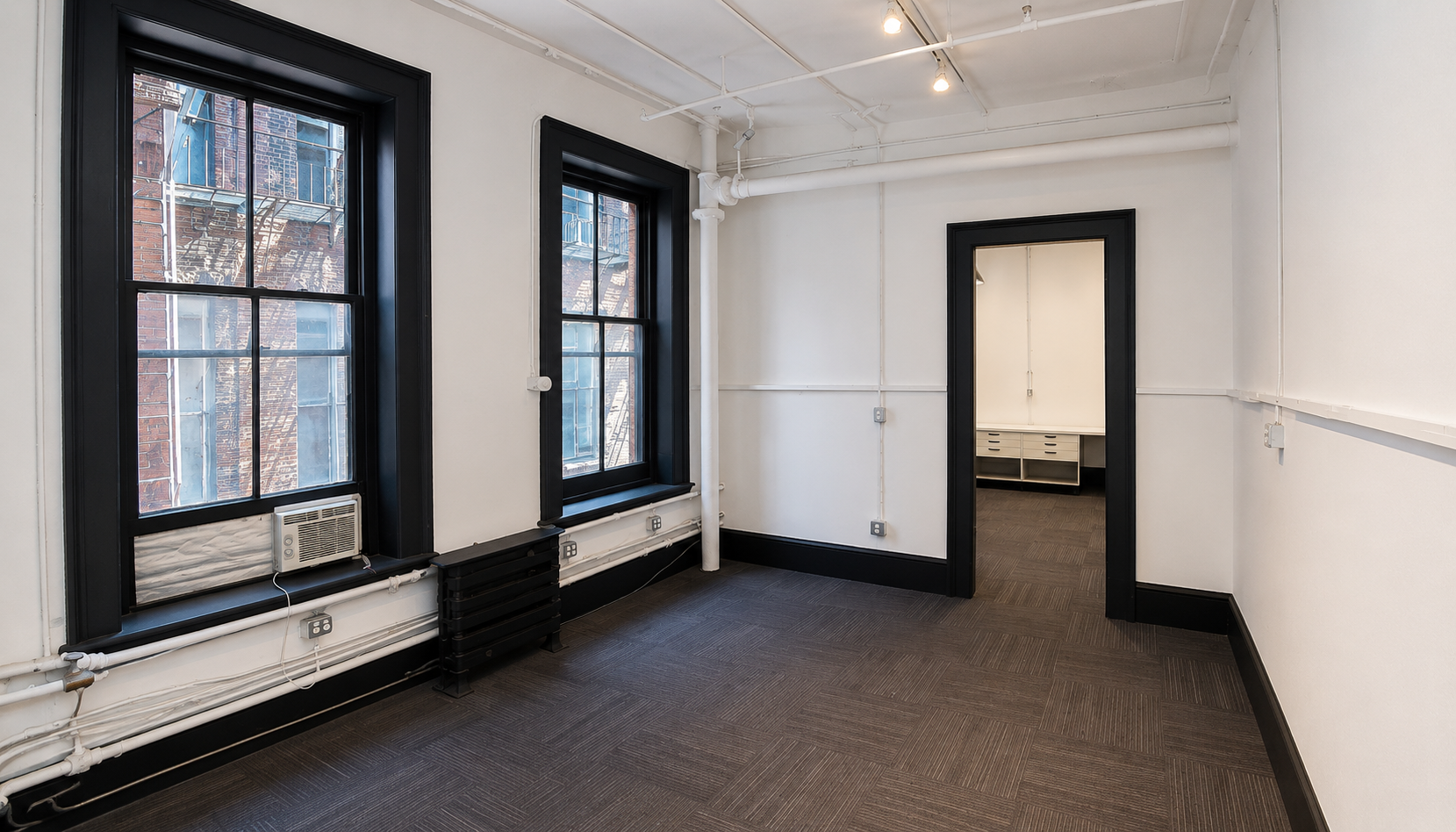  Efficient Downtown Boston Office with Natural Light