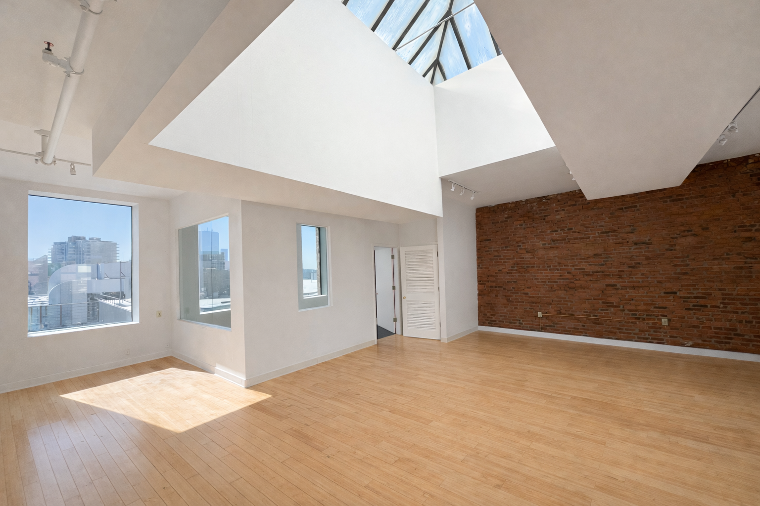 Stylish Modern Office with Sky-Light in Downtown