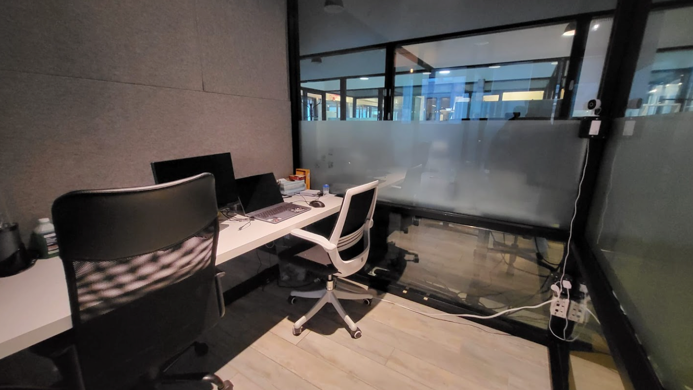 Chic SOHO Office Space
