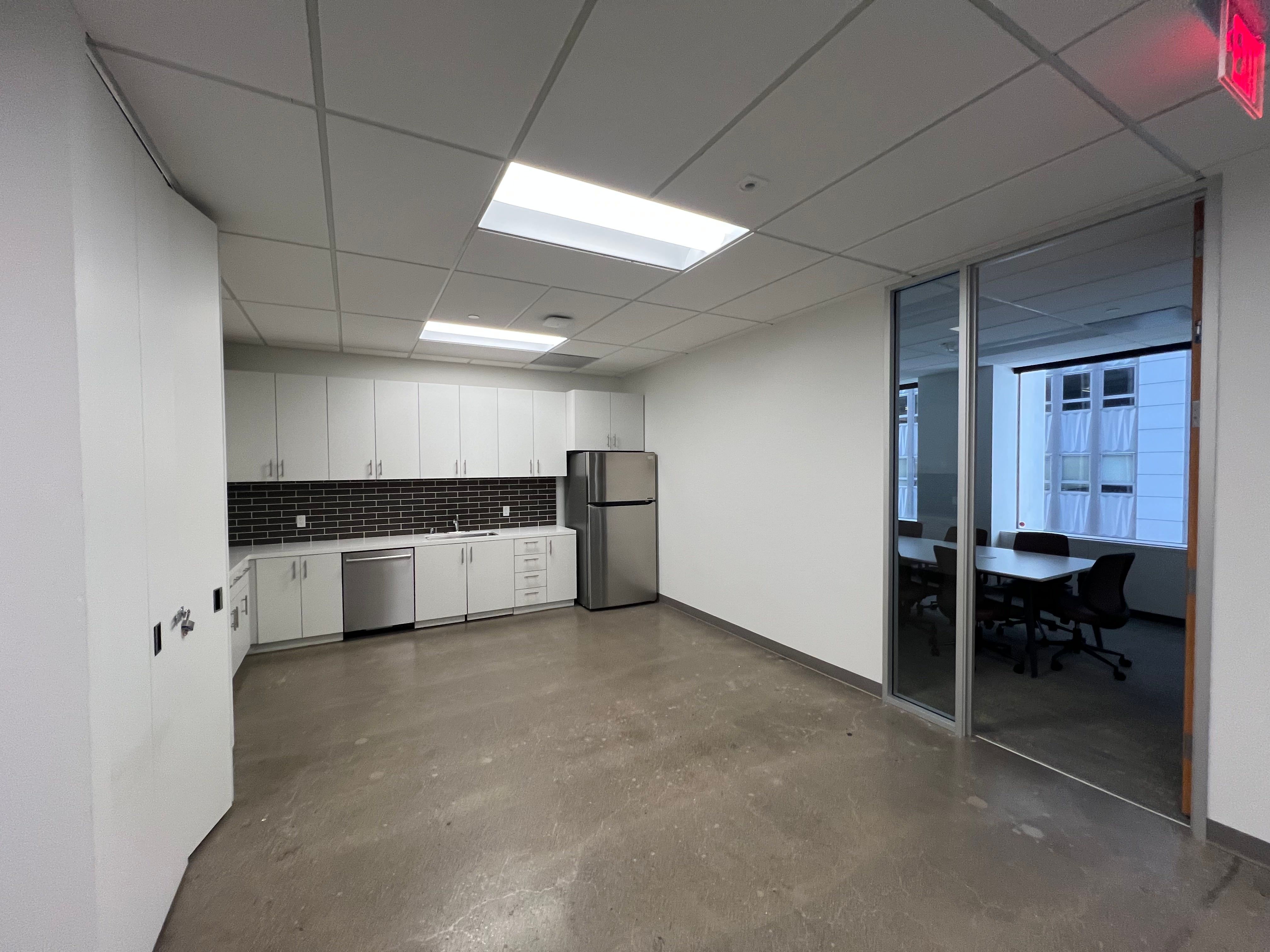Bright FiDi Office with High Ceilings