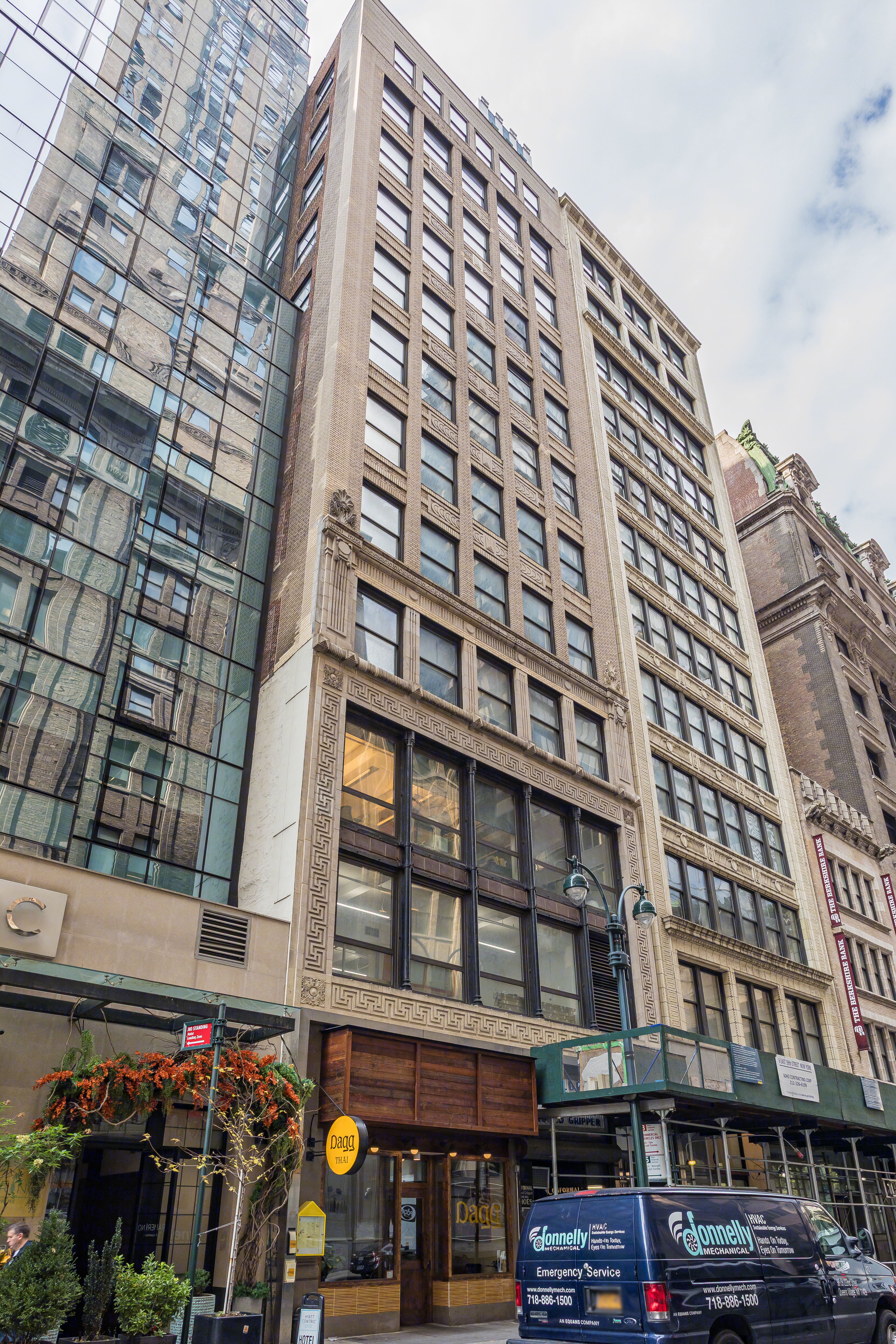Sprawling Midtown Office with High Ceilings 
