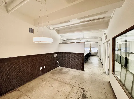 Bright Modern Office in Vibrant Chelsea