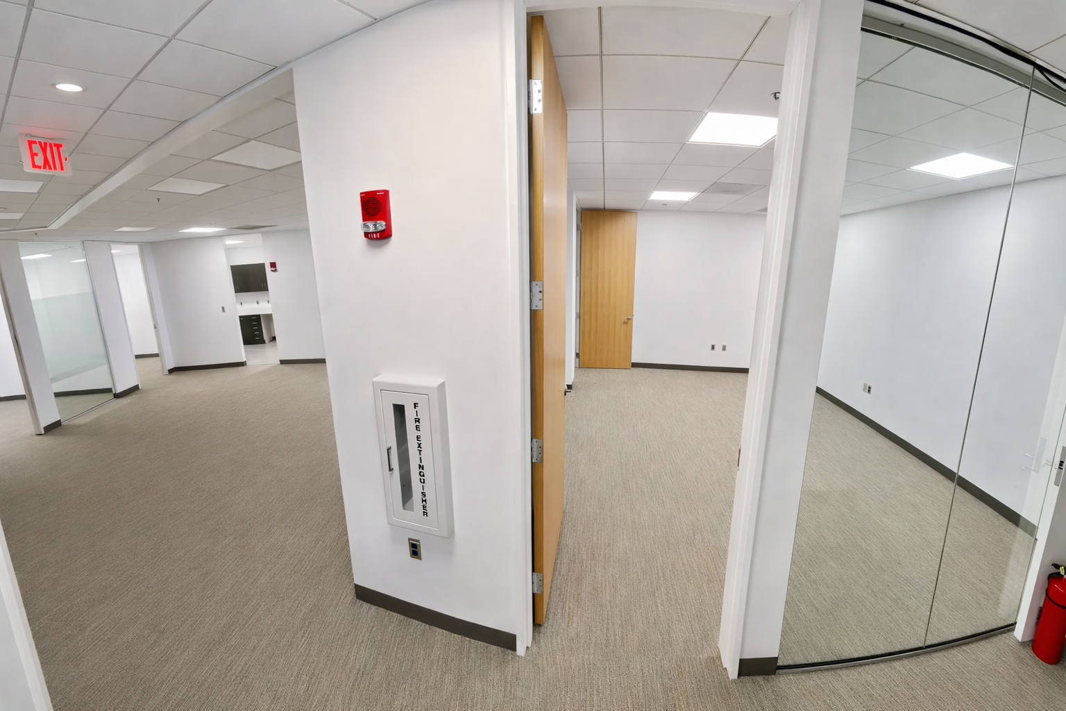 Sleek Dynamic Workspace in Heart of Downtown