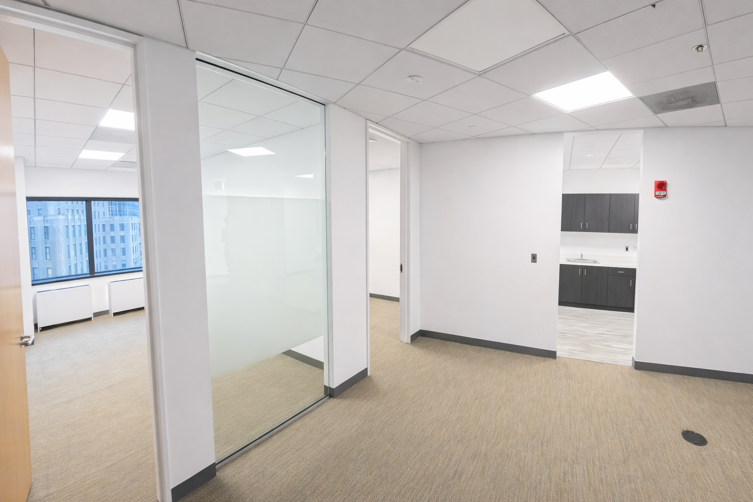 Sleek Dynamic Workspace in Heart of Downtown