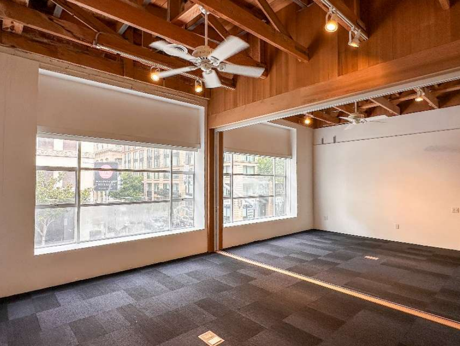 Bright Creative Office in South Financial District