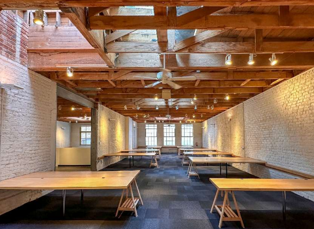 Bright Creative Office in South Financial District