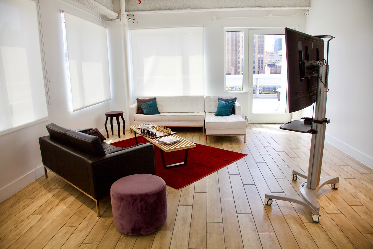 Bright Penthouse Office in Soho’s Startup Hub with Rooftop 