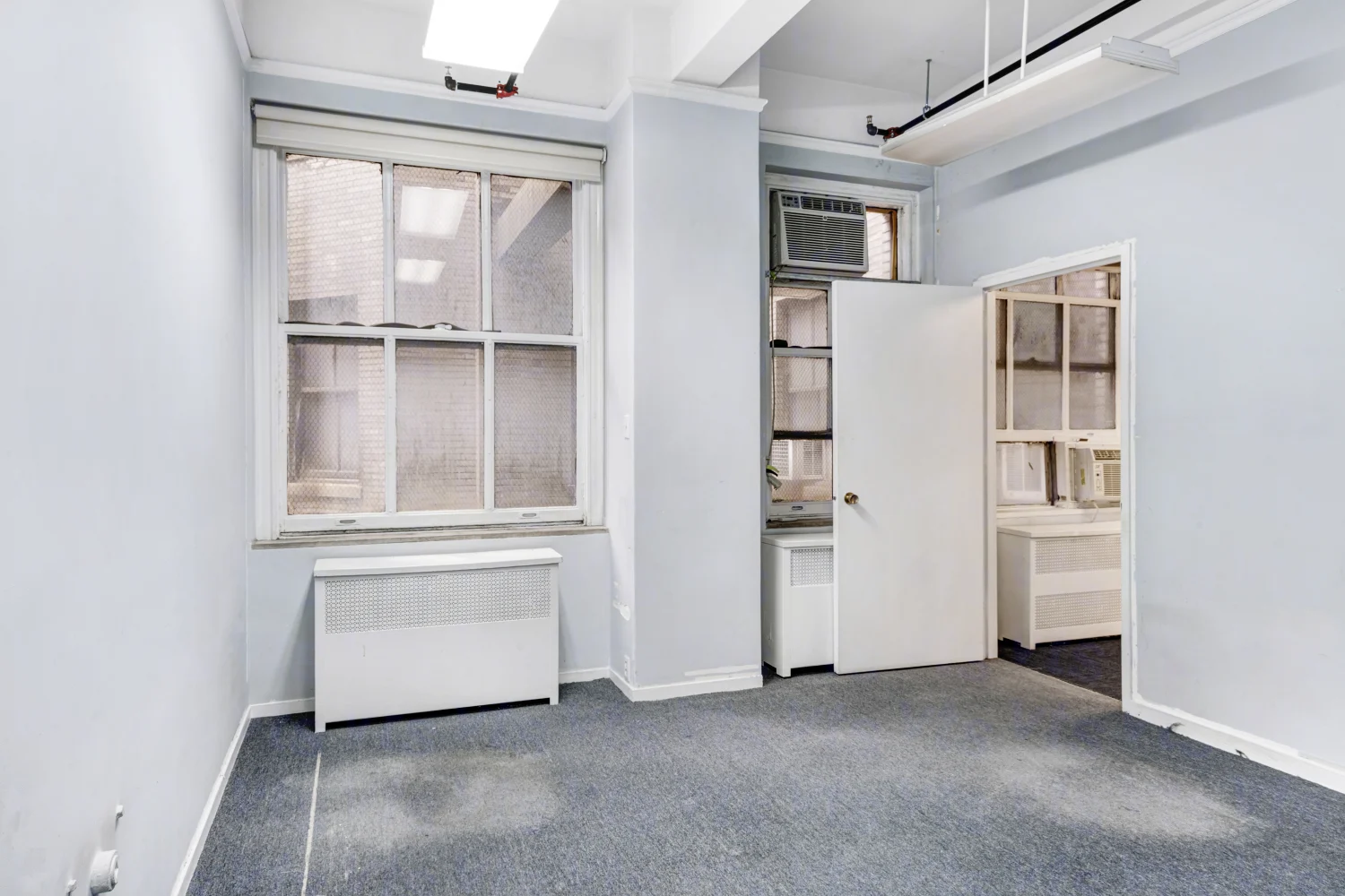 Bright Modern Office in Midtown Manhattan