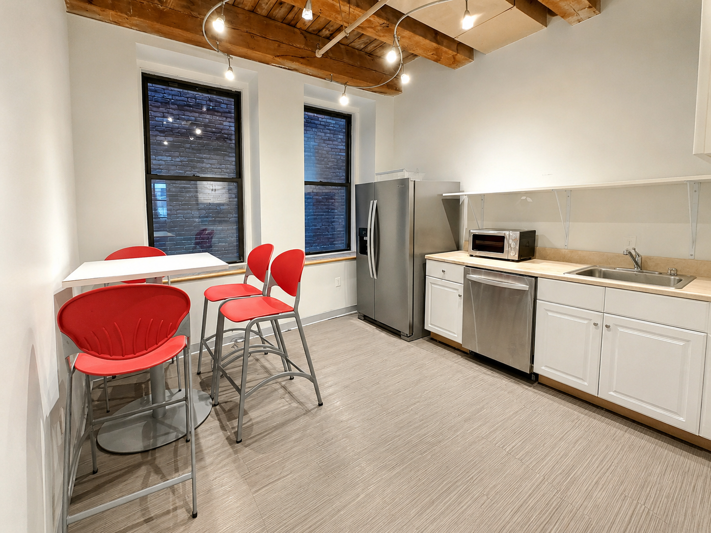 Bright Modern Office with Natural Light in West End