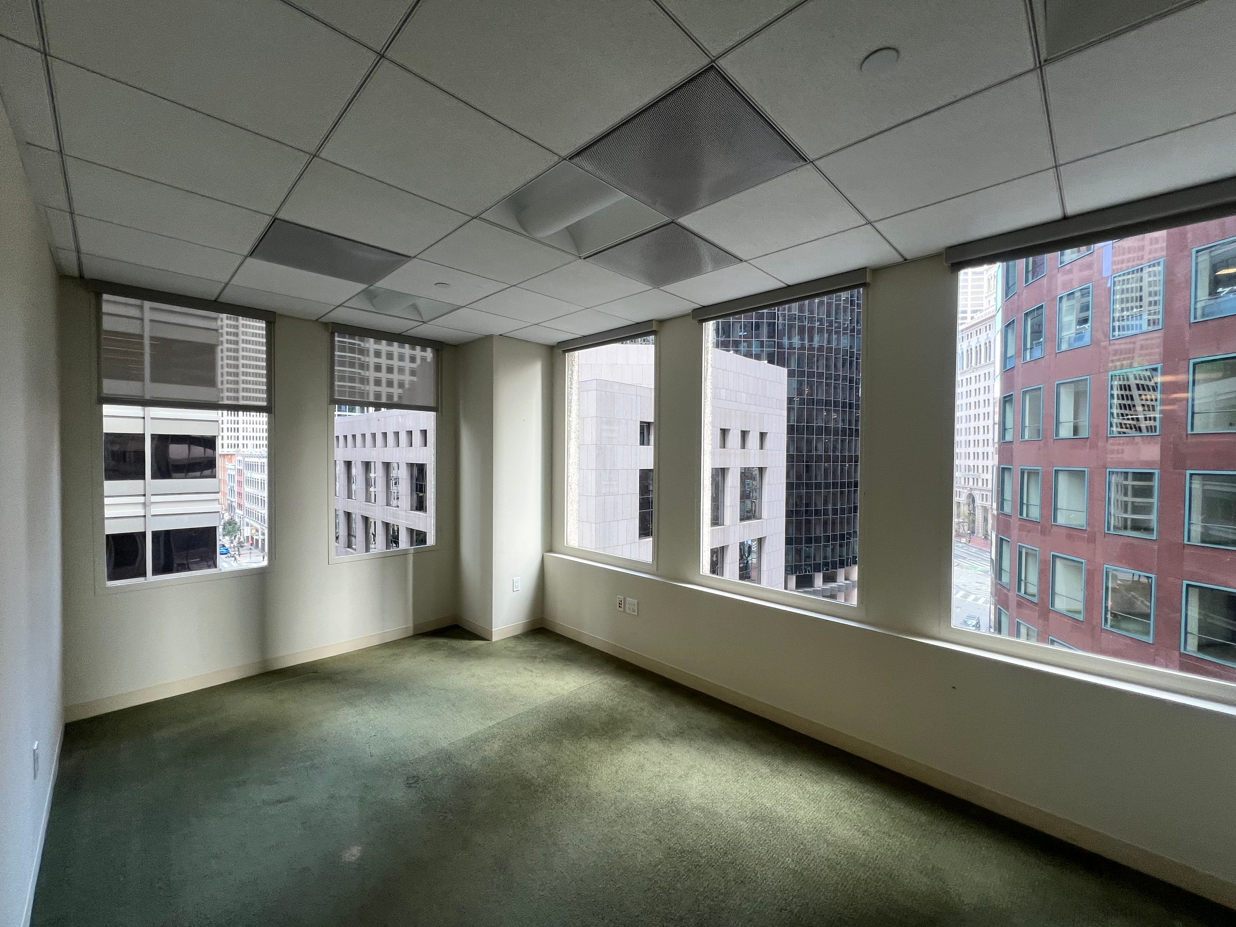 Modern Office with Glass Conference Rooms in SF
