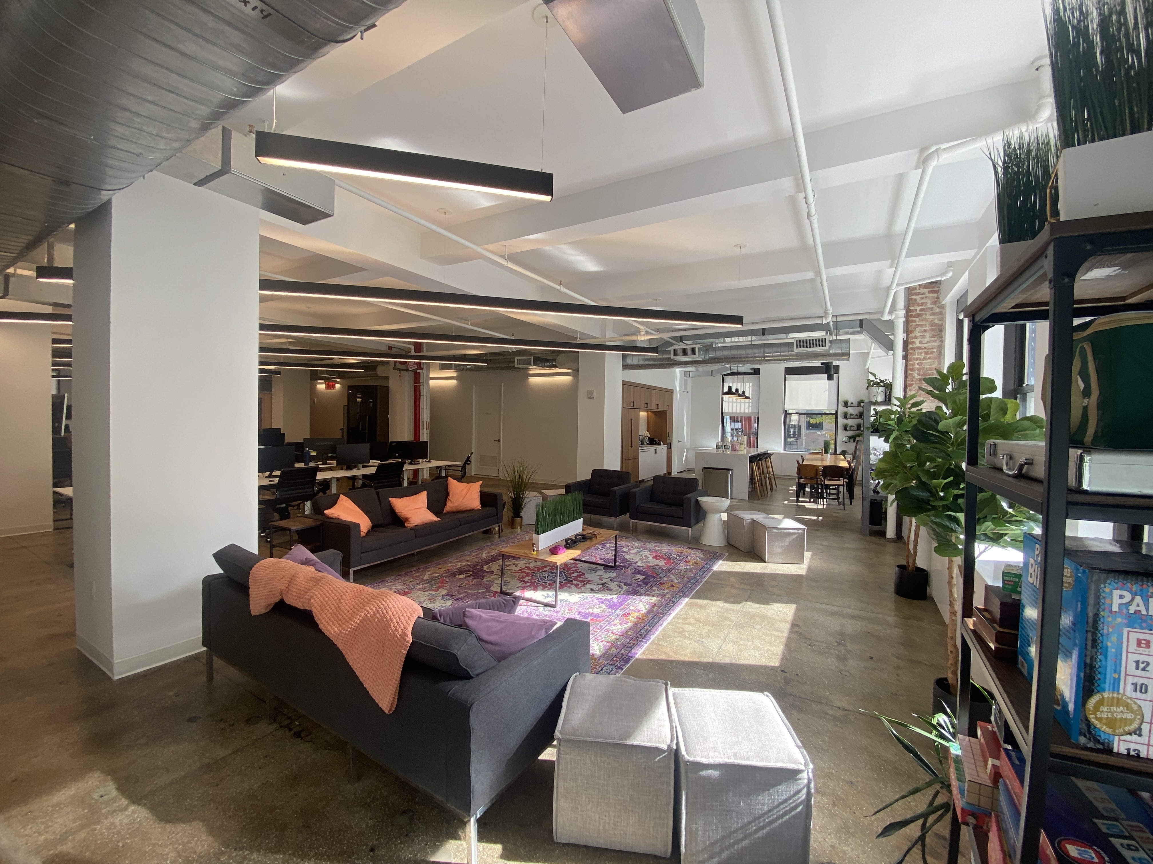 Vibrant Office with Plug and Play Monitors and Fully Dedicated Meeting Rooms